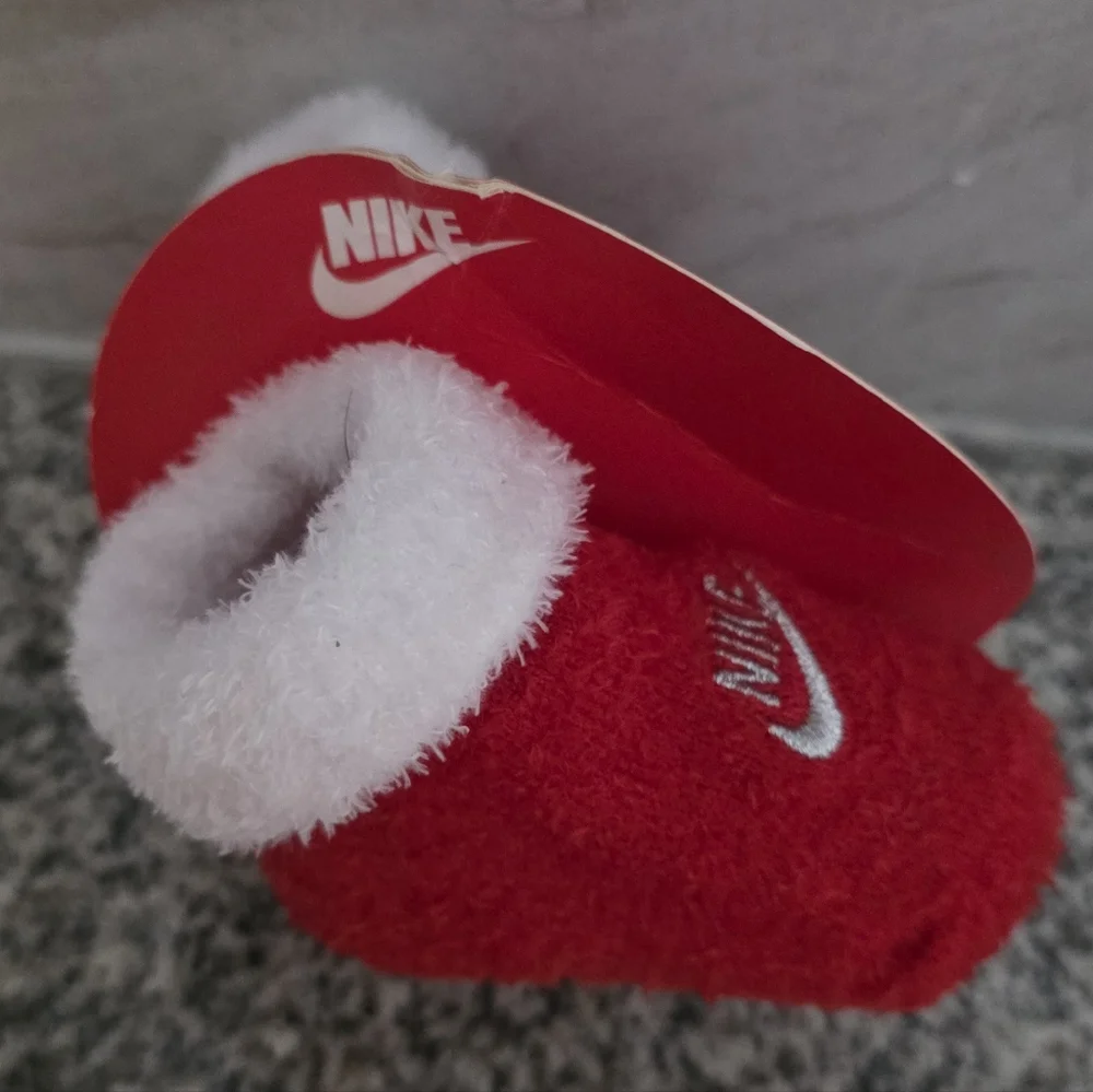 NWT Nike Logo Baby Newborn Booties Holiday Winter Santa Christmas Red White